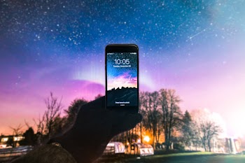 Free Photo of apple, hand, holding
