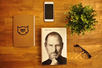Free Photo of apple, iphone, workplace