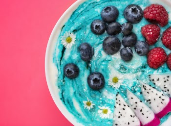 Free Photo of background, berry fruit, bowl