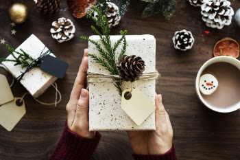 Free Photo of baubales, box, card