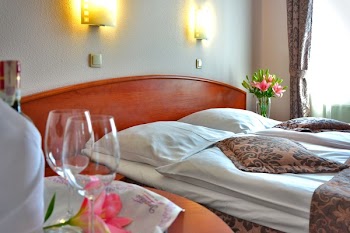 Free Photo of bed, breakfast, glass