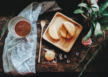 Free Photo of biscuit, cloth, cup