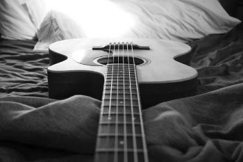 Free Photo of black and white, guitar, string