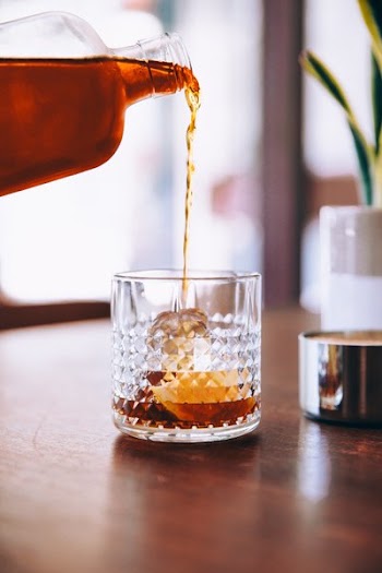 Free Photo of bourbon, pouring, glass