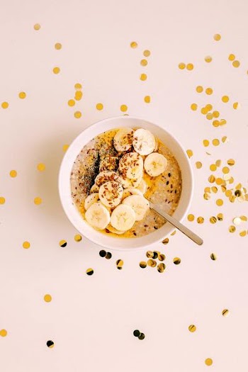 Free Photo of bowl, banana, muesli