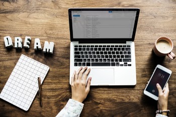 Free Photo of browsing, business, cafe