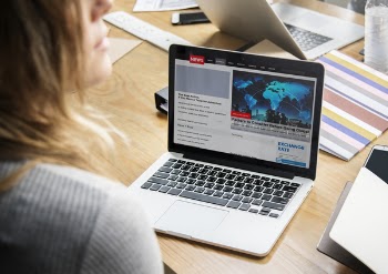 Free Photo of businesswoman, colleagues, communication