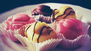 Free Photo of cakes, cupcakes, iced cakes