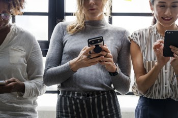 Free Photo of casual, cellphone, chat