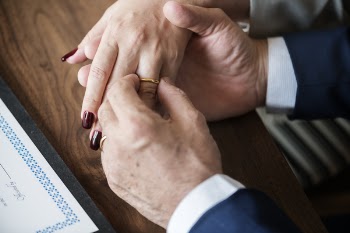 Free Photo of certification, couple, elderly