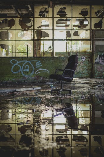 Free Photo of chair, reflection, water