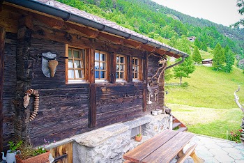 Free Photo of chalet, wood, mountain