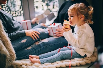 Free Photo of child, eating, cupcake