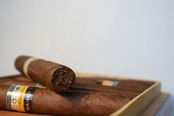 Free Photo of cigar, box, wood