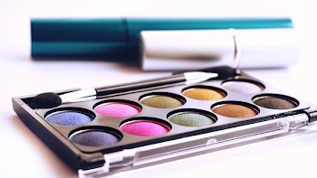 Free Photo of cosmetics, makeup, make up