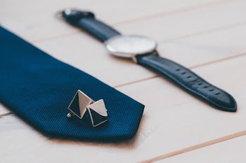 Free Photo of cufflinks, tie, watch