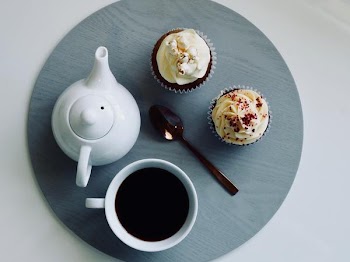 Free Photo of cupcake, tea pot, coffee