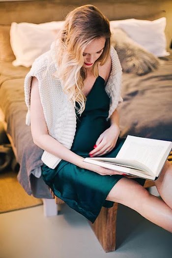 Free Photo of elegant, woman, reading