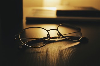 Free Photo of eyeglasses, eyewear, table
