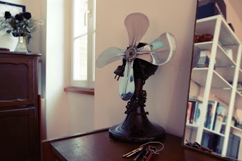 Free Photo of fan, keys, mirror