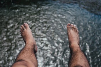 Free Photo of feet, legs, lake
