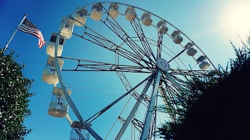 Free Photo of ferris wheel, big wheel, flag