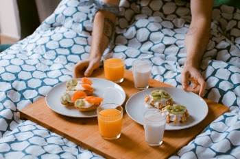 Free Photo of food, breakfast in bed, juice