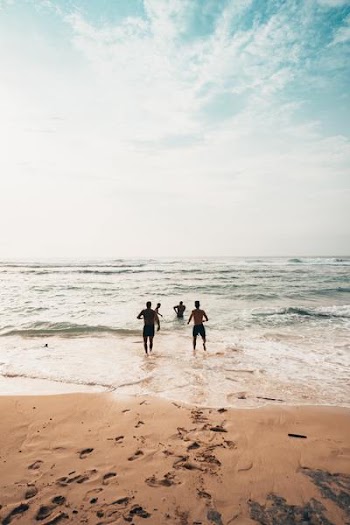 Free Photo of friends, running, beach