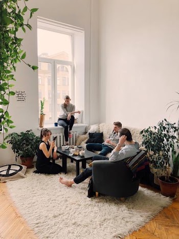 Free Photo of friends, talking, home