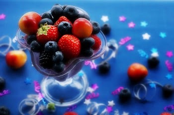 Free Photo of fruit, strawberries, blueberries
