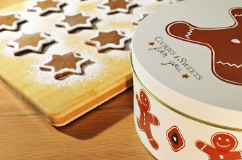 Free Photo of gingerbread, cookies, tins