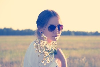 Free Photo of girl, daisy, daisies