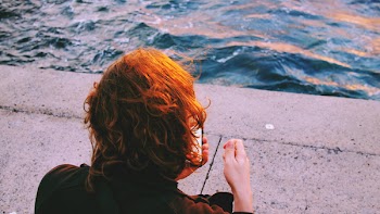 Free Photo of girl, woman, cell phone