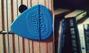 Free Photo of guitar, strings, pick
