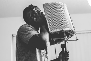 Free Photo of guy, singing, headphone