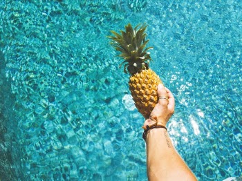 Free Photo of hand, ring, pool