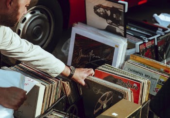 Free Photo of hand, vinyl, album