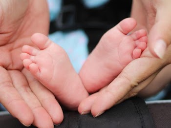 Free Photo of hands, feet, baby