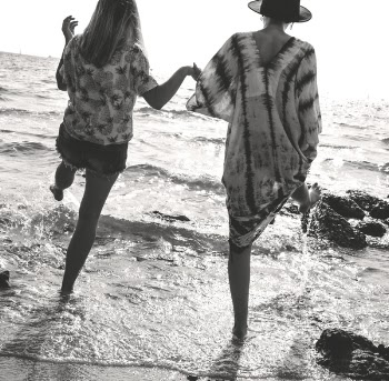 Free Photo of holding, travel, together
