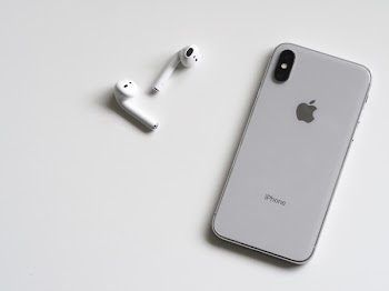 Free Photo of iphone, airpods, ios