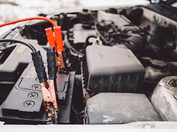 Free Photo of jumper cables, battery, engine