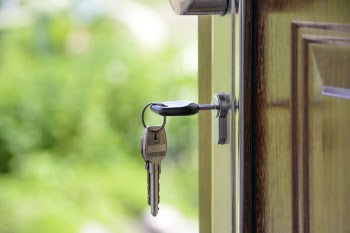 Free Photo of keys, door, door knob