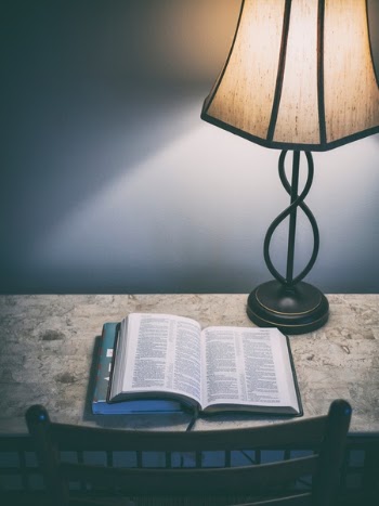Free Photo of lamp, book, reader