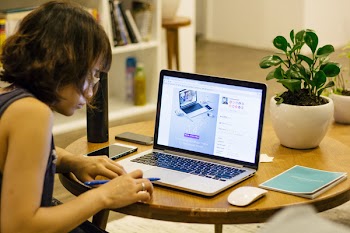 Free Photo of laptop, apple, macbook