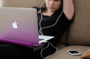 Free Photo of laptop, apple, people