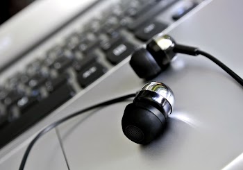 Free Photo of laptop, computer, earphone