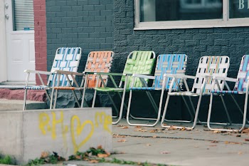 Free Photo of lawn chairs, graffiti, paint