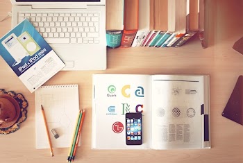 Free Photo of macbook, laptop, books