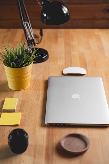 Free Photo of macbook, mouse, lamp