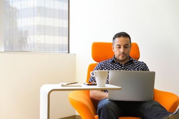 Free Photo of man, desk, macbook